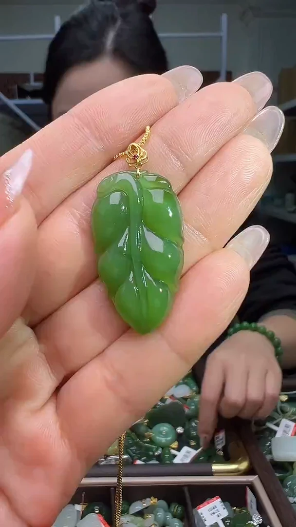 颈饰18K金镶嵌和田玉(多样性发货.发其一）11.15.02