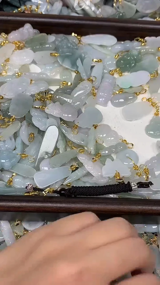 翡翠未镶嵌颈饰净货挂件-7221