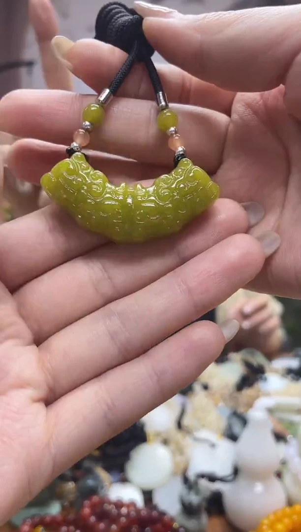 未镶嵌岫玉吊坠·