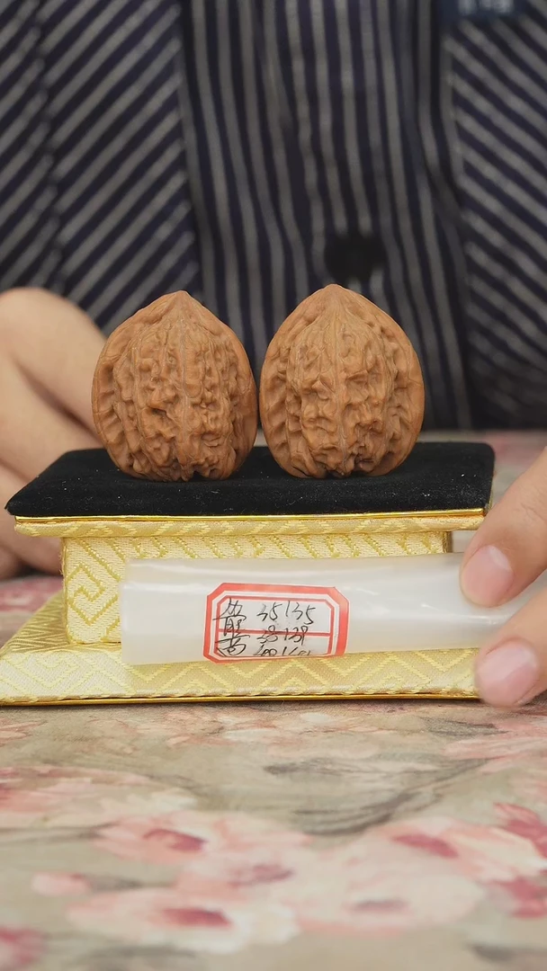 把件文玩核桃赤龙鸡心