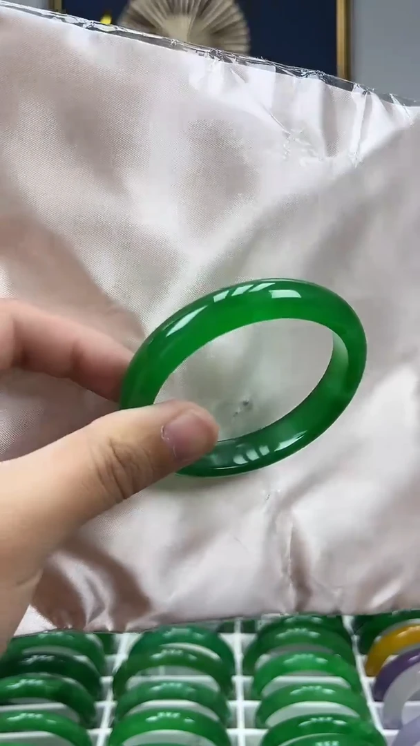 砖雕s10 辣阳绿正圈手镯 圈口54-60