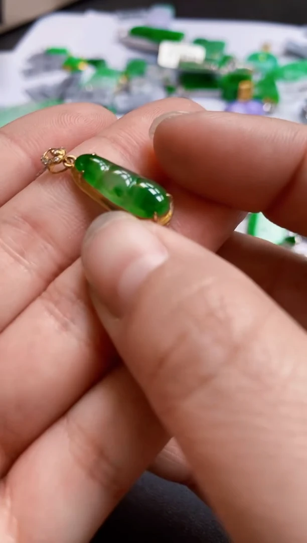 【闪购商品】翡翠颈饰18K金镶嵌吊坠