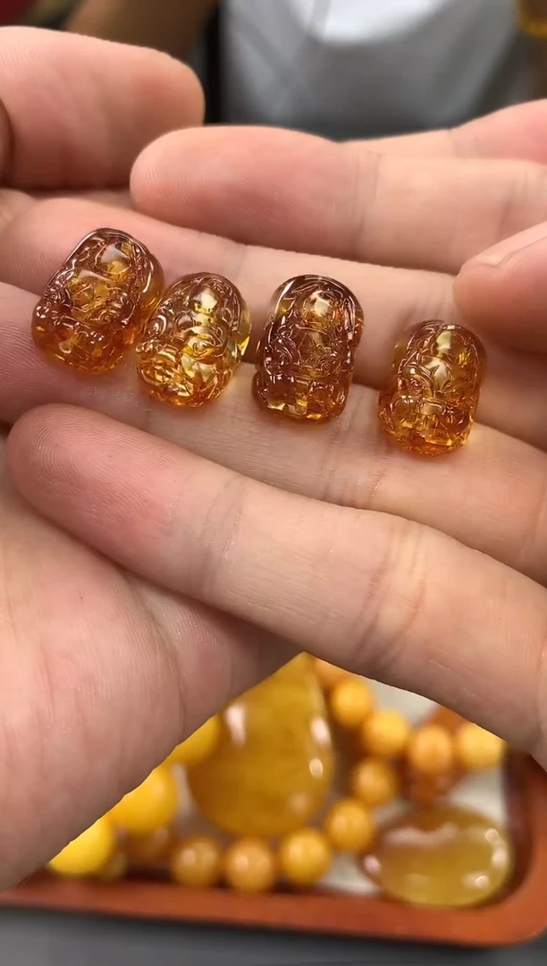 未镶嵌蜜蜡裸石貔貅