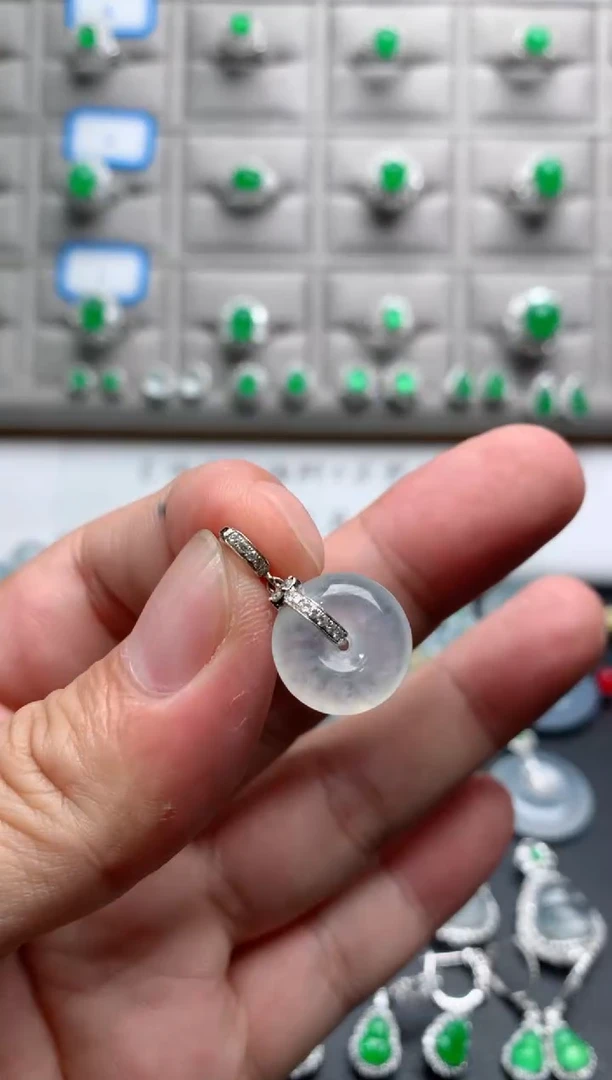 颈饰18K金镶嵌翡翠18K翡翠