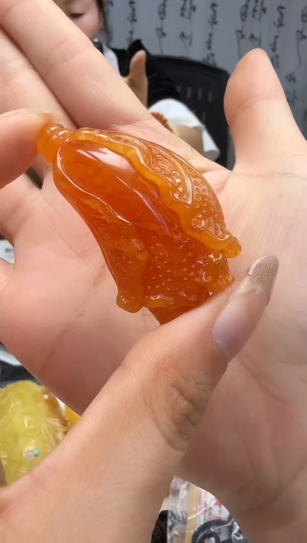 裸石琥珀未镶嵌如图