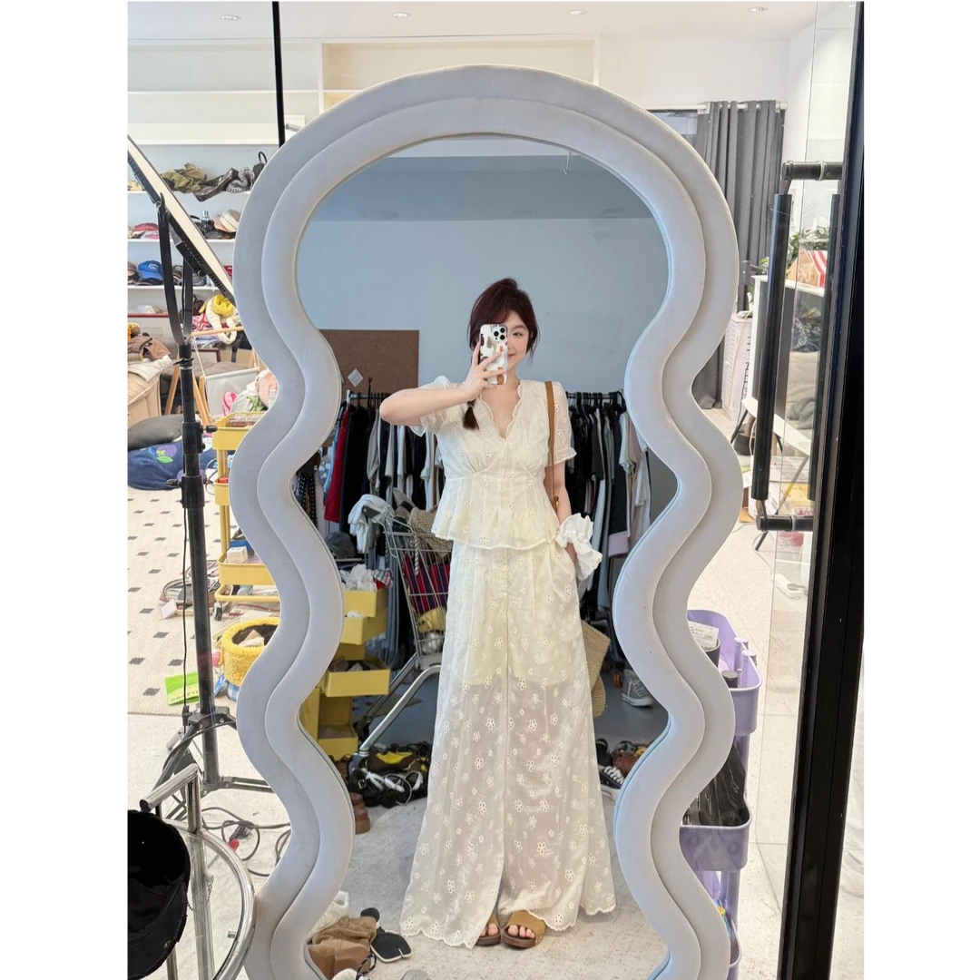 晶咕【云织梦】设计感花边V领镂空刺绣上衣+高腰阔腿休闲裤