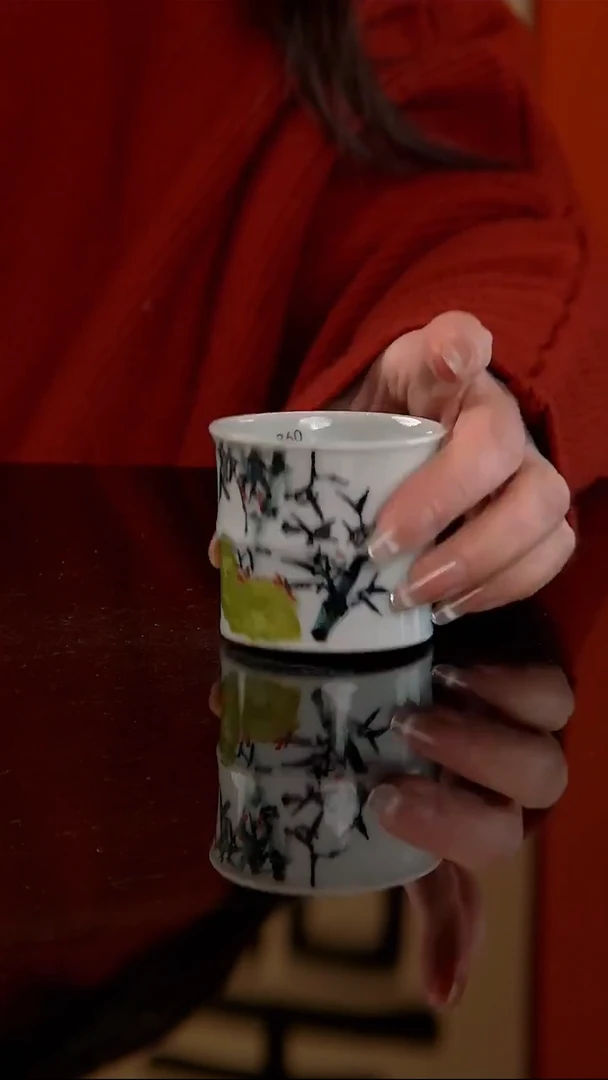 李华手绘釉中五彩竹石竹节杯