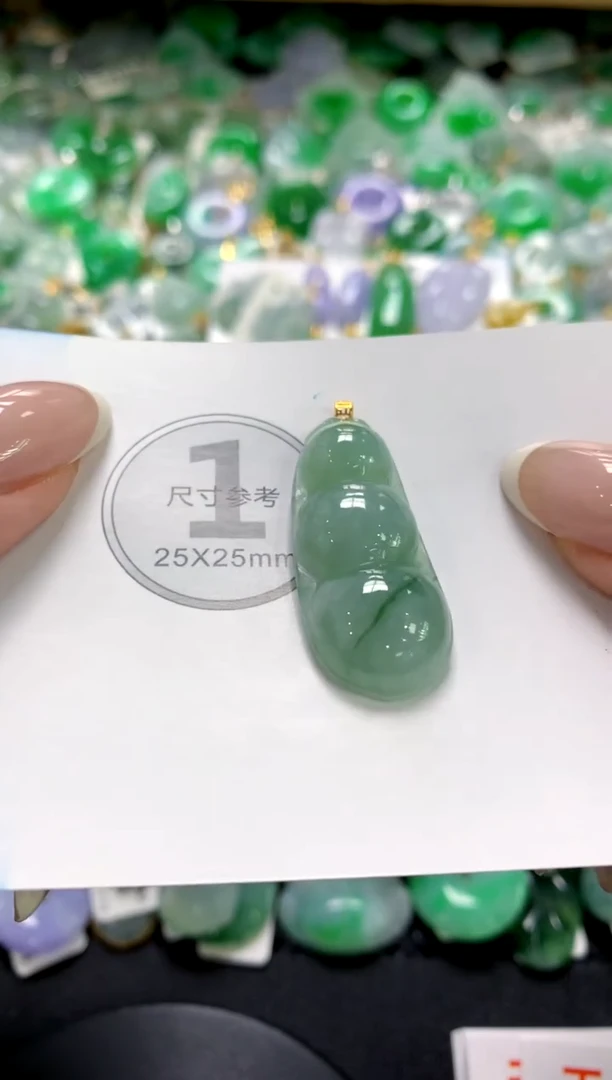 翡翠18K金镶嵌颈饰1111111111111111