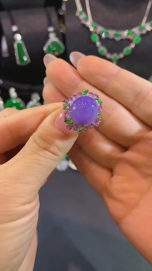 18K金镶嵌戒指翡翠戒指