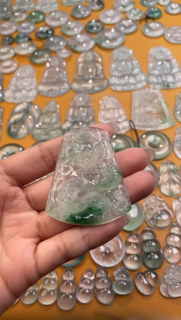 【闪购商品】翡翠吊坠(不含链)未镶嵌豆子吊坠