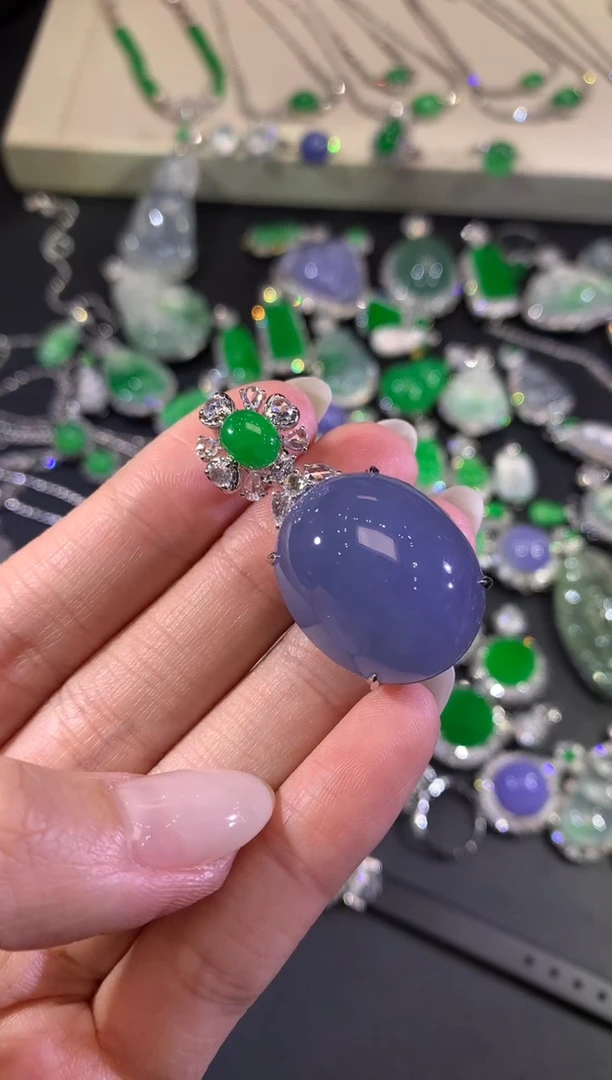 吊坠(不含链)18K金镶嵌翡翠96-蛋面（不含链和扣