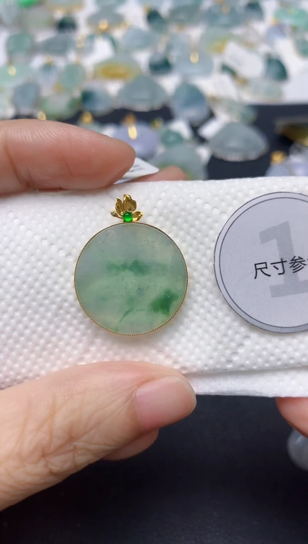 颈饰18K金镶嵌翡翠天然缅甸A货翡翠