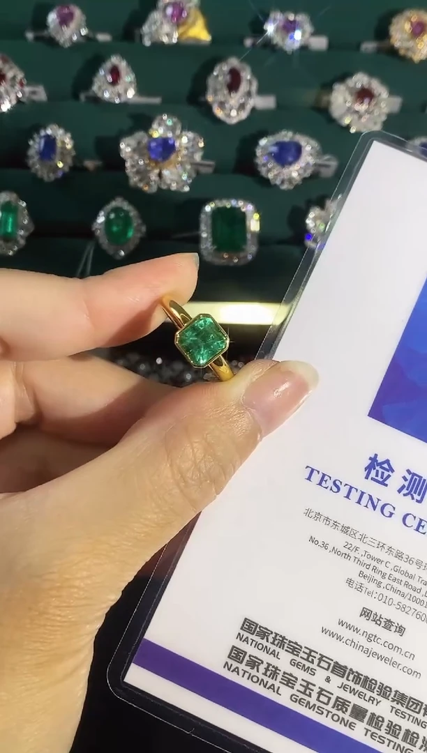 18K金镶嵌戒指祖母绿666