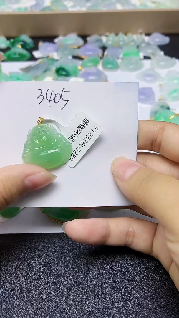翡翠18K金镶嵌颈饰 天然缅甸翡翠A货