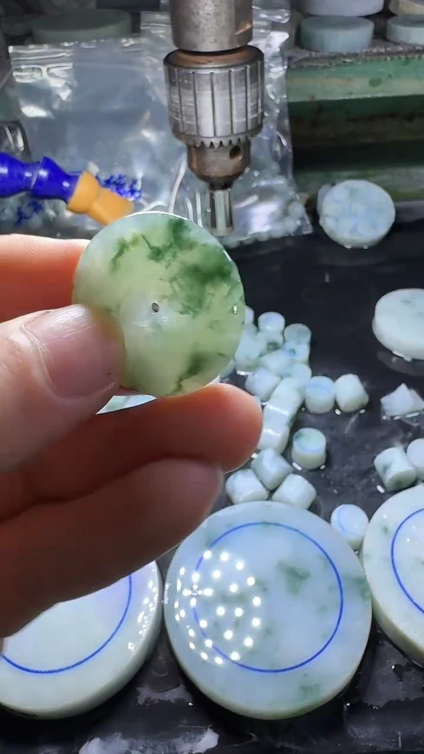 颈饰未镶嵌翡翠阿*平安扣