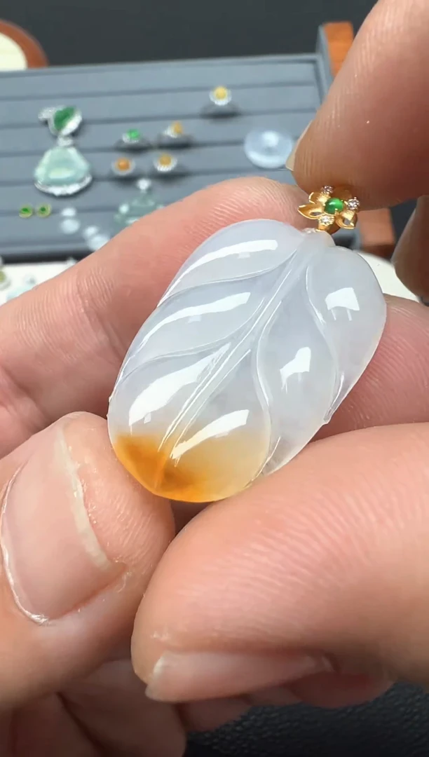 颈饰18K金镶嵌翡翠纯天然A货缅甸翡翠叶子吊坠32号链接