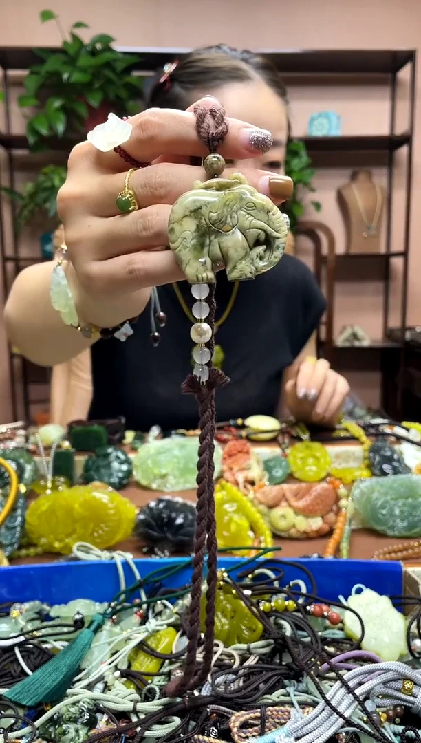 未镶嵌岫玉吊坠·2