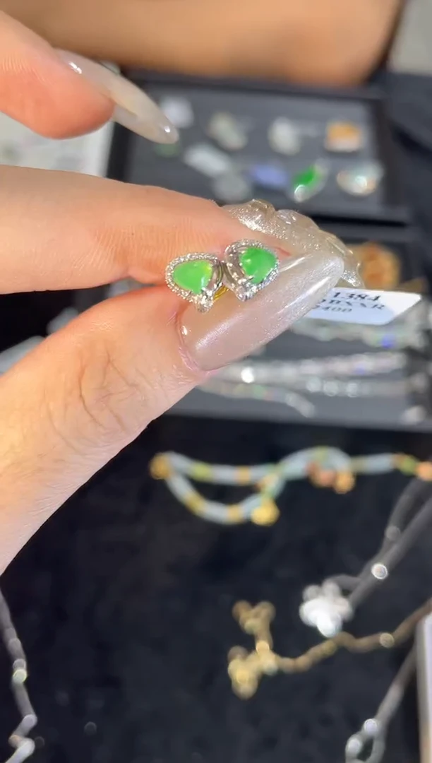 18K金镶嵌翡翠耳饰HJS