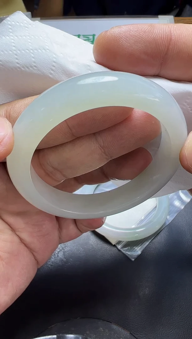 未镶嵌手镯翡翠手镯