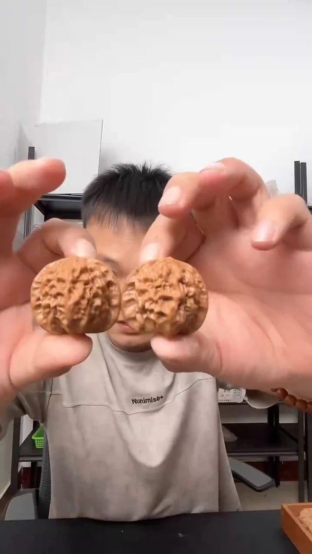 文玩核桃把件38尺瓷娃娃核桃