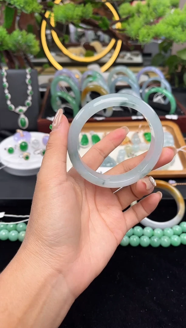 未镶嵌手镯翡翠手镯