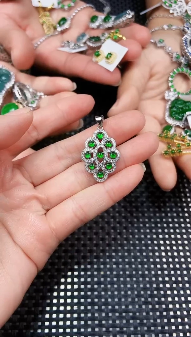 【闪购商品】翡翠颈饰未镶嵌11111111