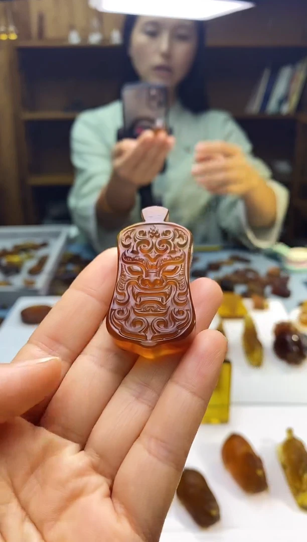琥珀颈饰未镶嵌SN68-167（伏魔图）