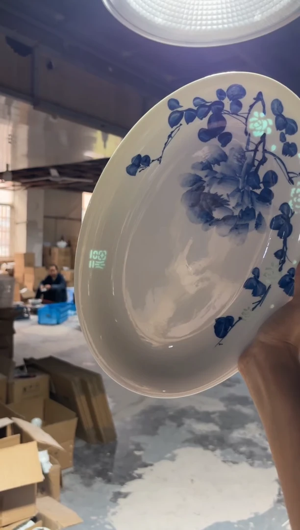 白瓷牡丹鱼盘好的一个