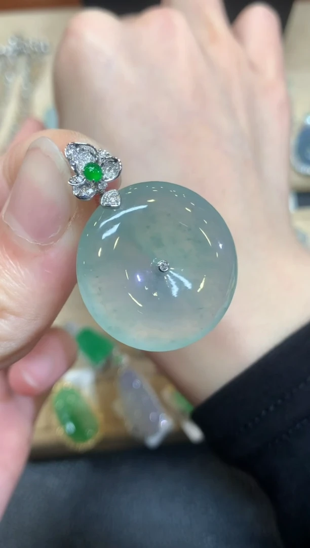 翡翠18K金镶嵌颈饰平安扣【无服务费】