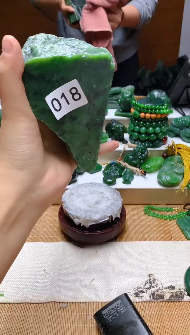 未镶嵌和田玉（碧玉）珠宝半成品1