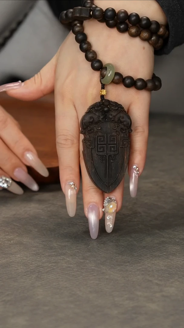 【闪购商品】沉香手串富国岛雷击玉化瘤疤料脖挂搭貔貅沉香木雕