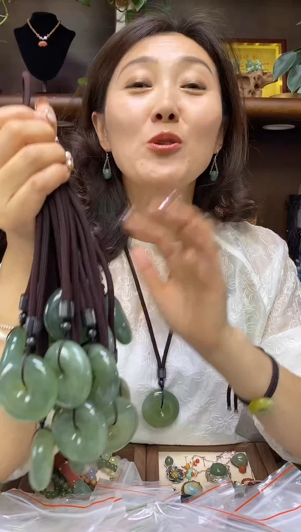 【闪购商品】岫玉吊坠未镶嵌多样性发货其中发一