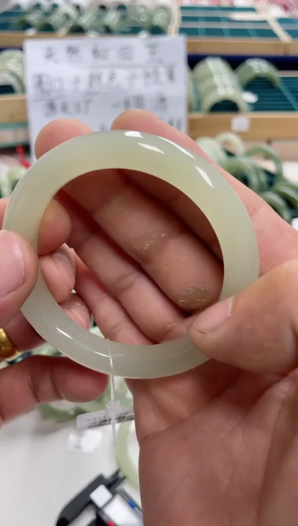 未镶嵌手镯和田玉好*凉和田玉手镯128666