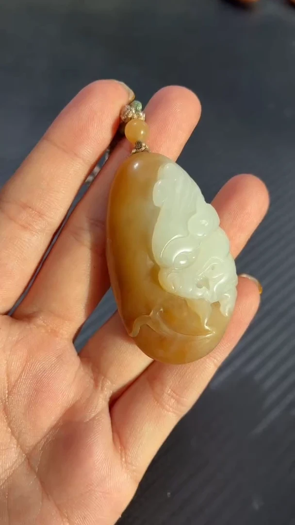 颈饰未镶嵌和田玉若羌糖白貔貅吊坠微色差