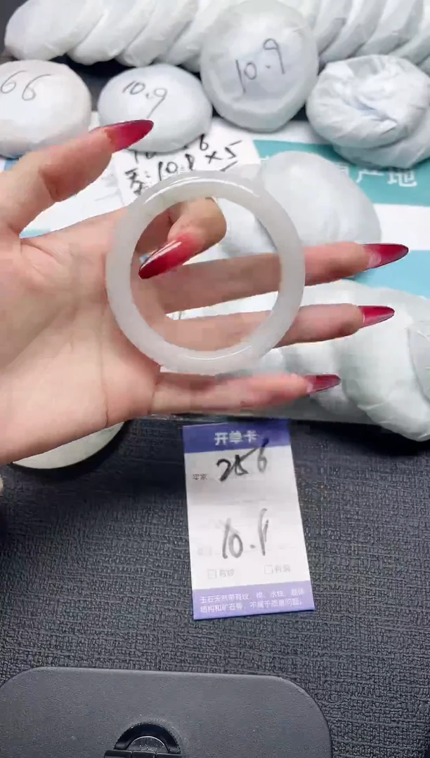 未镶嵌手镯石英质玉256-66