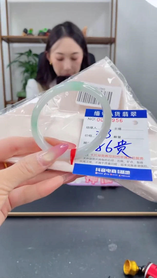 未镶嵌手镯翡翠388.00