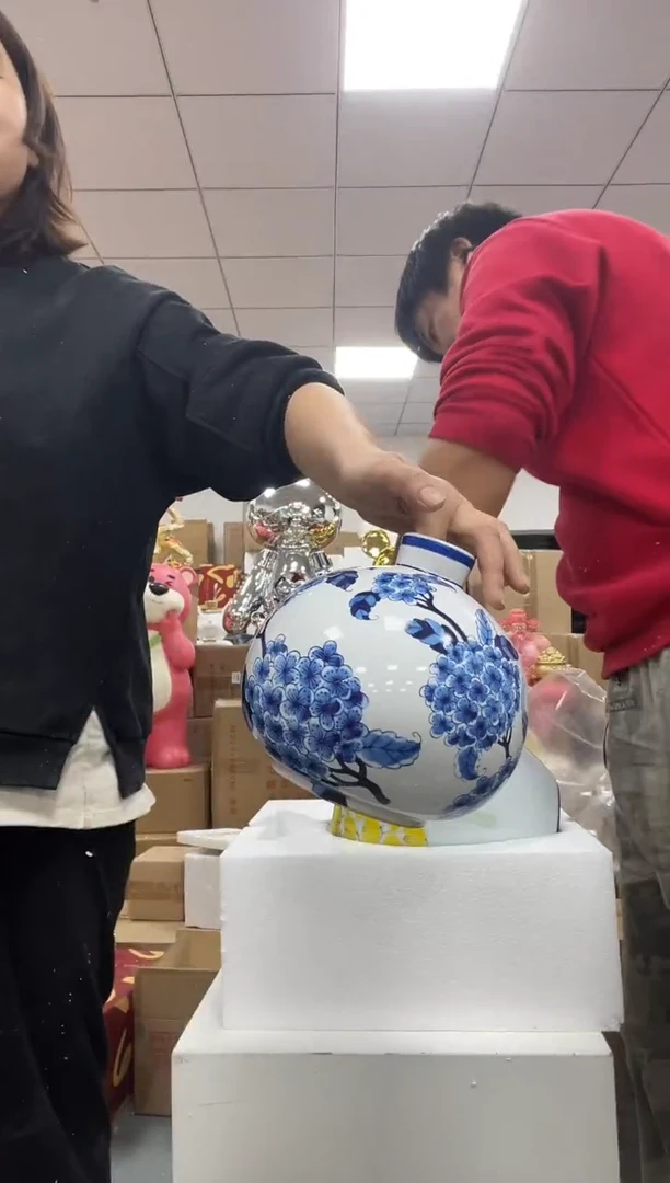 树脂青花陶瓷摆件