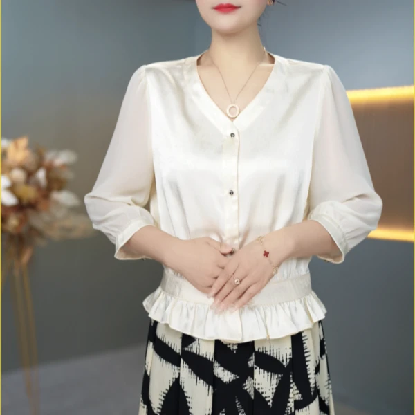 M【花边中袖】早秋新款设计感小众时尚气质女V领中袖t恤百搭0829-1