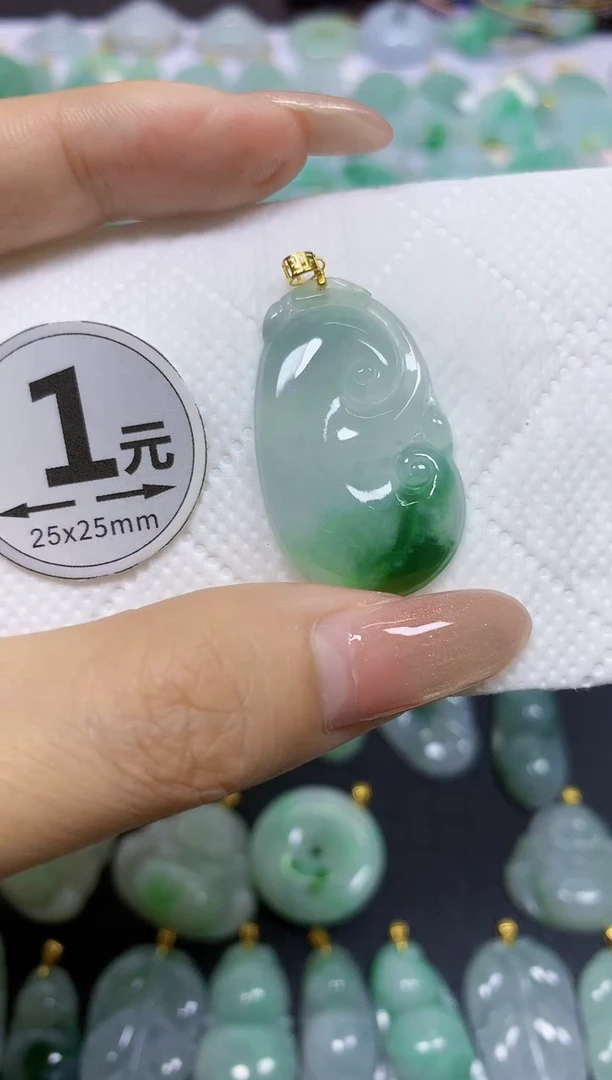 颈饰18K金镶嵌翡翠天然翡翠A货