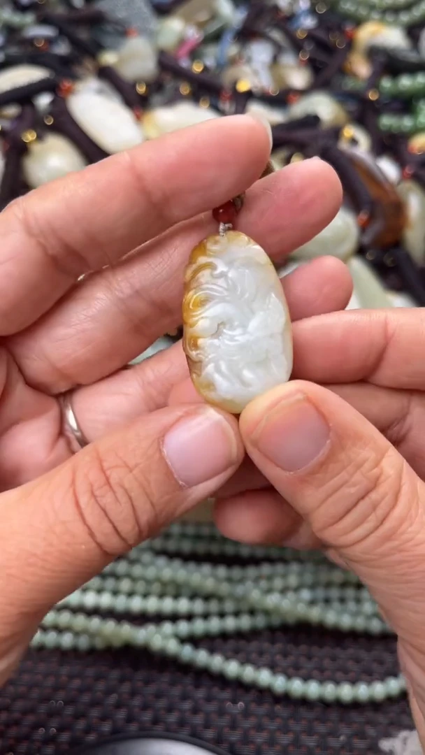 【闪购商品】和田玉颈饰未镶嵌多样性发货没有证书拍一发一有瑕