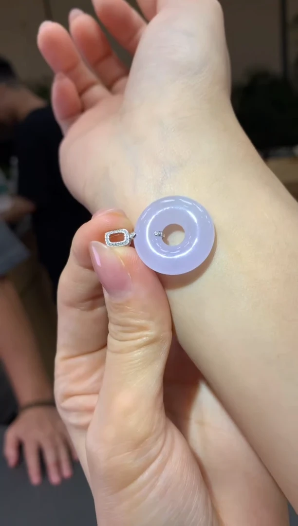 颈饰18K金镶嵌翡翠|不退不换