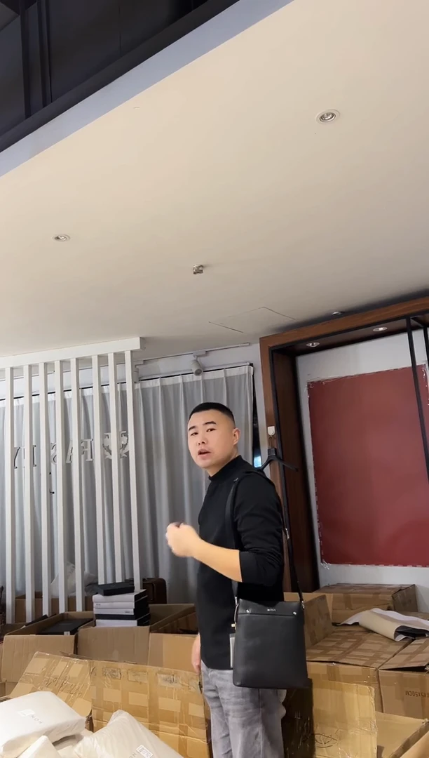 头层牛皮韩爵绅士包包皮具703