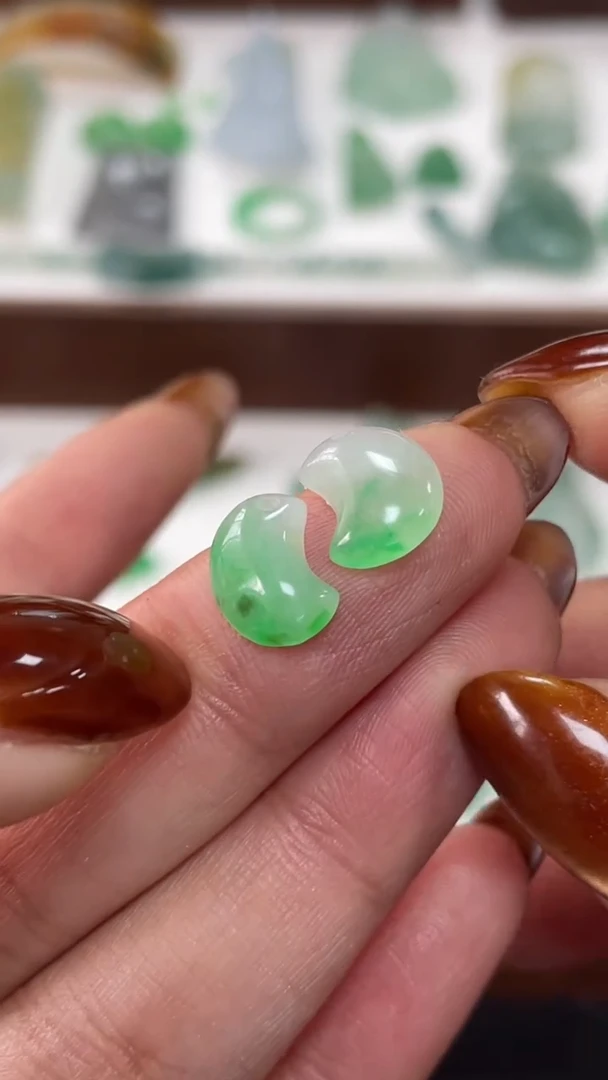 【闪购商品】定制翡翠未镶嵌10.4*7.2*3.2月亮300