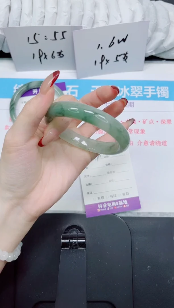 【闪购商品】石英质玉手镯未镶嵌180