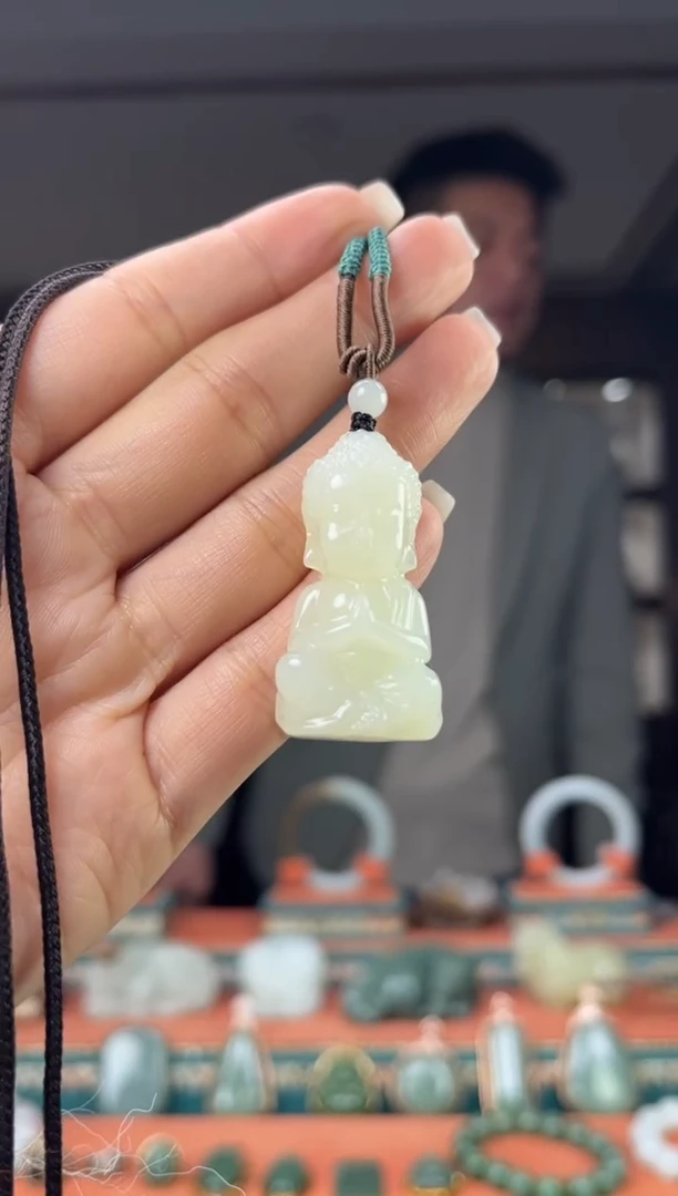 颈饰未镶嵌和田玉佩佩