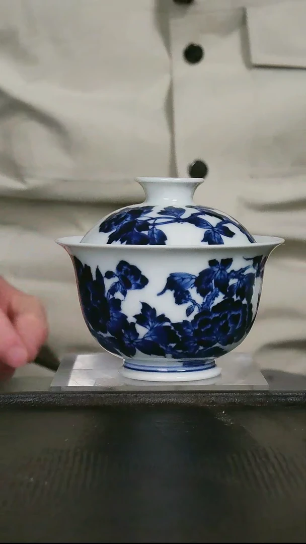 釉下青花牡丹花两财盖碗