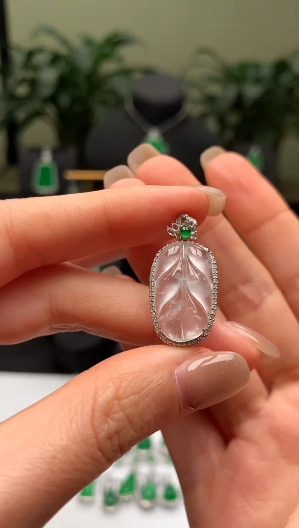 【闪购商品】翡翠颈饰18K金镶嵌叶子
