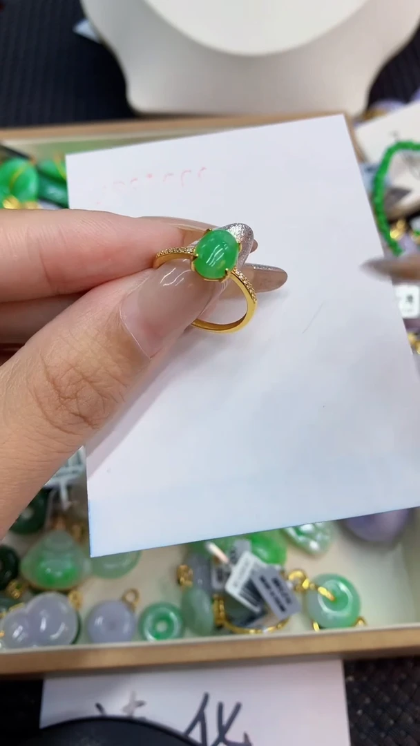 颈饰未镶嵌翡翠1