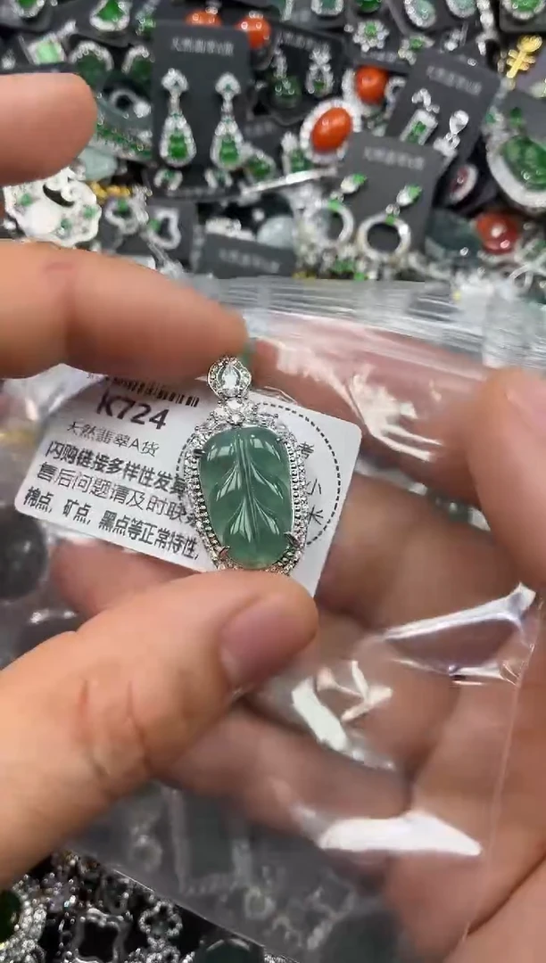 颈饰未镶嵌翡翠K724吊坠