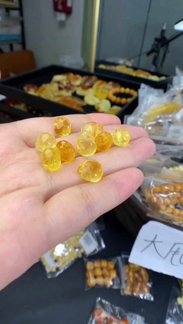 蜜蜡未镶嵌珠宝奇石15